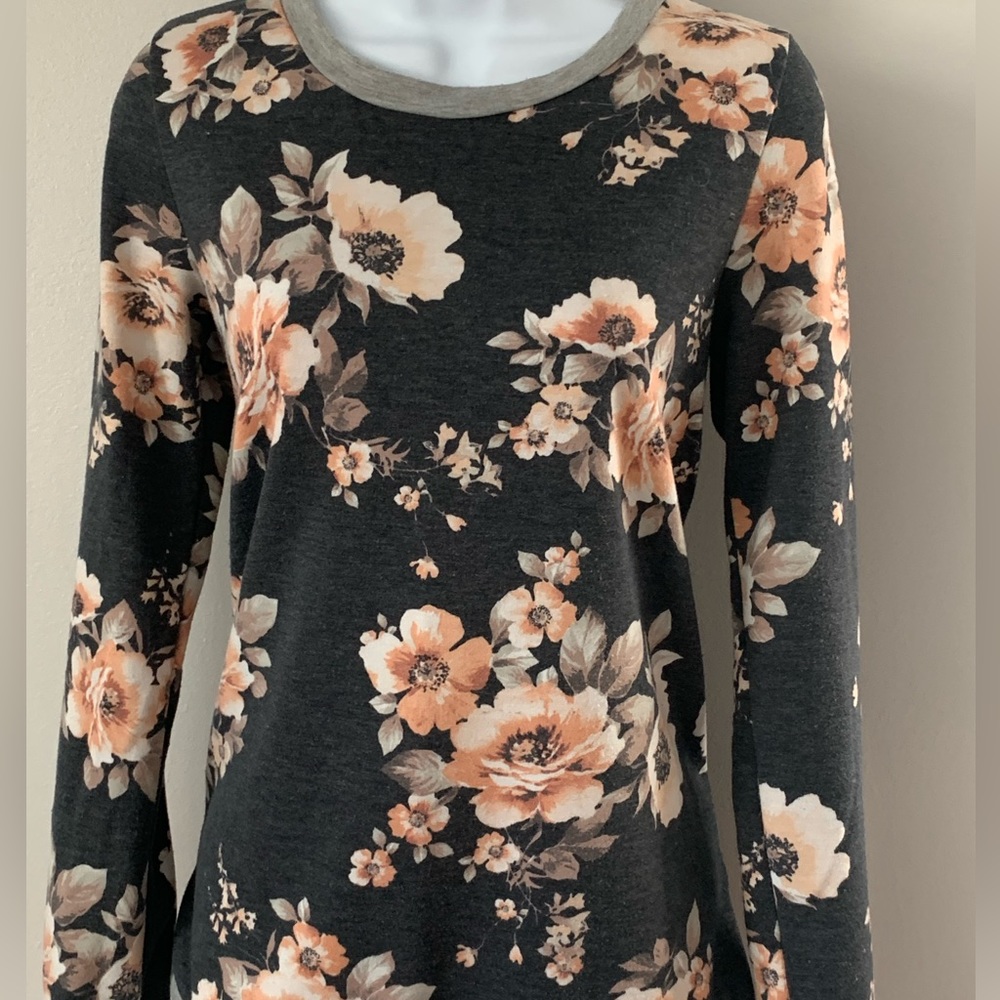 12 pm by Mon Ami Floral Top